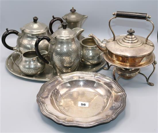 Hammered tea set & kettle on stand